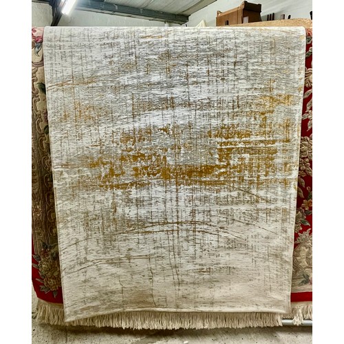 723 - Gold and cream contemporary rug