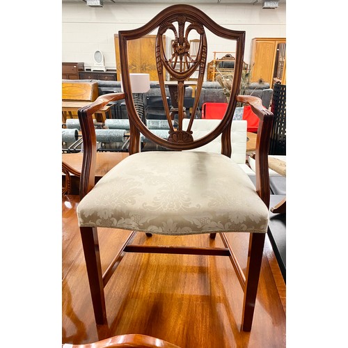 613 - Mahogany extending dinning table with four chairs and two carvers