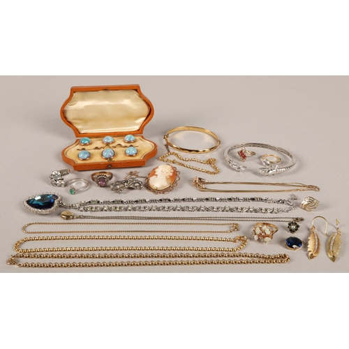 105 - Mixed jewellery to include single 9ct gold earring set with diamond chips (2.1g), silver and silver ... 