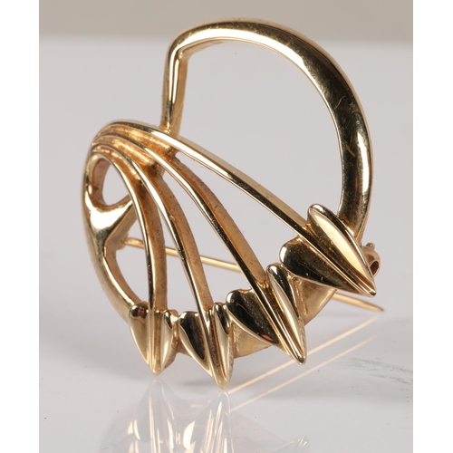 137 - 9ct gold brooch, 11.2g