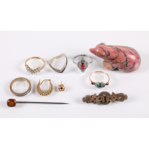 146 - Jewellery to include 9tc gold, silver, gem set, and a rhodonite bear, gross weight of gold 2.5g