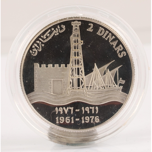 149 - 15th anniversary of the National Day of Kuwait 2 Dinar coin, Queen Mother £5 coin, May 1916 WW... 