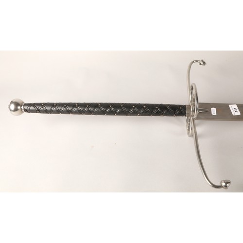 431 - Reproduction Lowlander Claymore, Length : 170cms