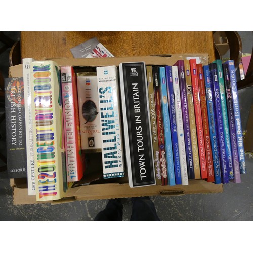 499 - Large box of TV related books.