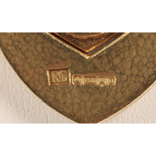 175 - Robert Crerar (Scottish) 18ct gold necklace of Egyptian inspiration with spear-shaped drop set with ... 
