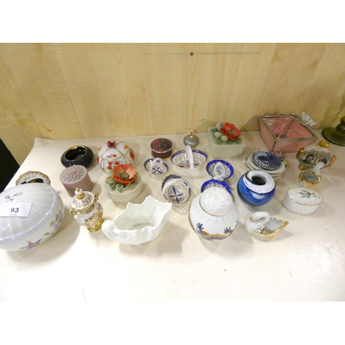 93 - Box of various trinket pots and pin dishes.