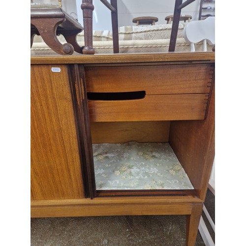 662 - Mid-century teak sideboard unit, 138cm w x 45cm d x91cm h