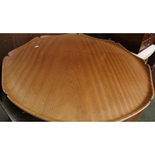 694 - Mahogany Whytock and Reid style occasional table raised on cabriole supports.