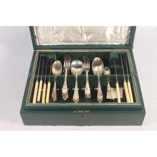 142 - Canteen of cutlery.