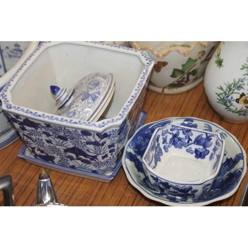 157 - Imari jug, India Jane jardineire, blue and white pots, etc.