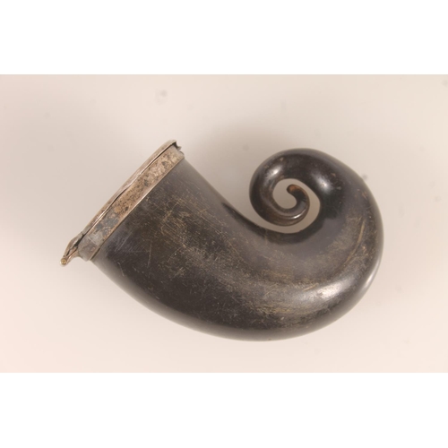 193 - 19thC horn snuff mull with hinged silver cap, L7.5cm.