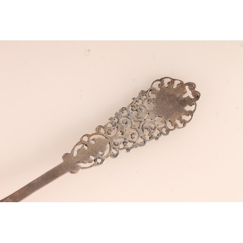 221 - Geo. V silver sifting spoon, Harrison Bros. Sheffield 1929, L17cm.