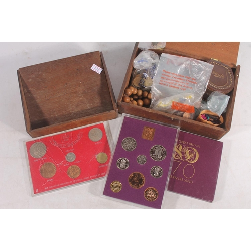 239 - Loose world coinage, two GB coin packs, enamel badges and treen boxes (qty)