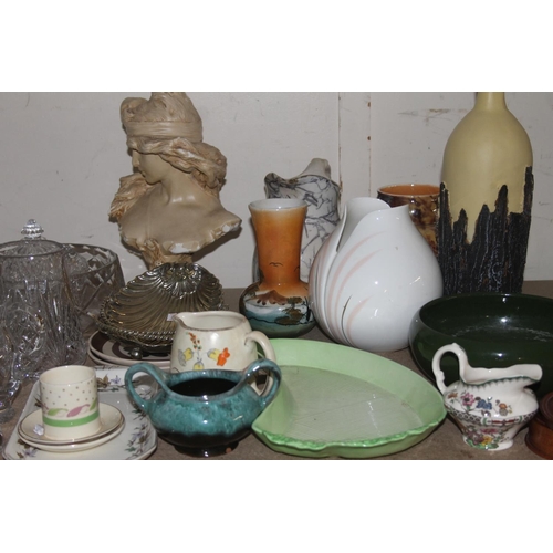 268 - Shelf containing decorative ceramics, globe bookends, glassware, etc.