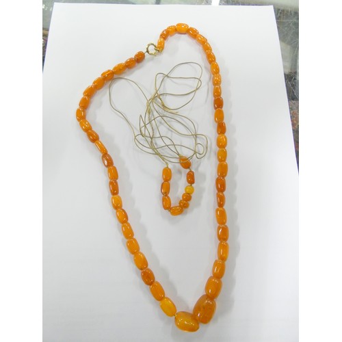 46 - String of graduated amber beads and some loose amber beads. 24g