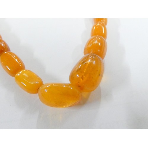 46 - String of graduated amber beads and some loose amber beads. 24g