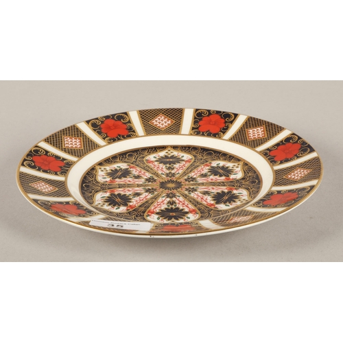 35 - Royal Crown Derby Imari pattern plate. 21.5cm