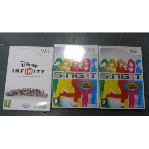 63 - Bag containing Nintendo Wii games to include Wii Fit and Wii Fit Plus etc.