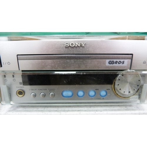 80 - Sony CD and Minidisc hi-fi and speakers, with remote control.