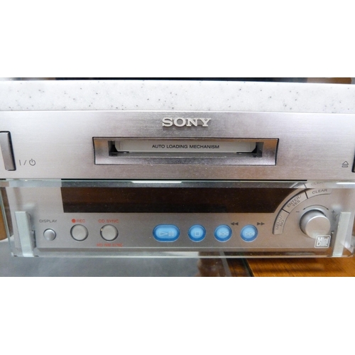 80 - Sony CD and Minidisc hi-fi and speakers, with remote control.