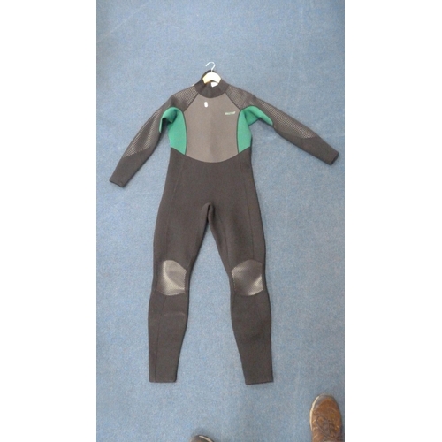 83 - Winton Life Active wetsuit with accessories, contained in a bag.