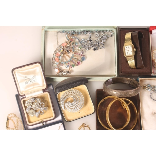 535 - Collection of costume jewellery, a silver bangle, brooches etc.