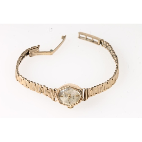 541 - 9ct gold ladies Accurist wristwatch with 9ct gold strap, 14.4g.