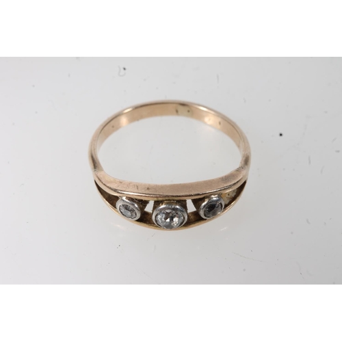 545 - Yellow gold diamond set three strone ladies ring, 2.9g.