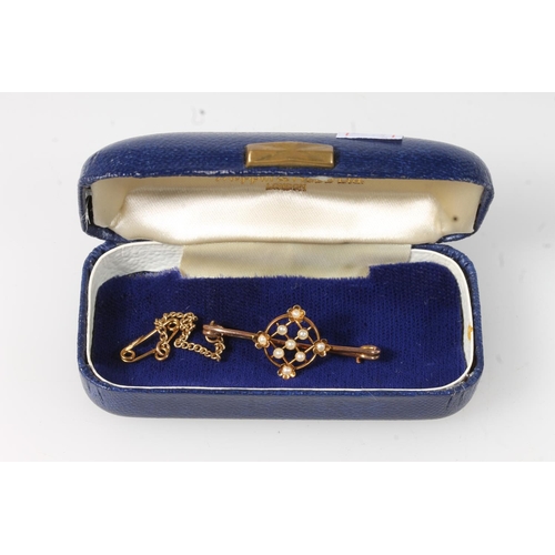 547 - Victorian gold pearl set brooch, 2.1g.