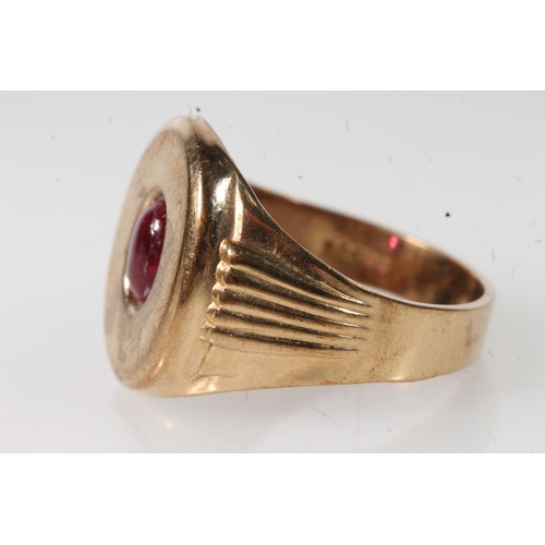 548 - 9ct gold pink stone set dress ring, 10.1g.