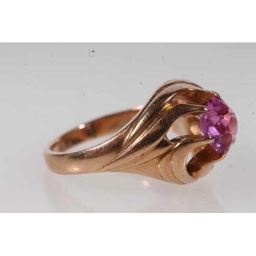 552 - 14kt gold ladies dress ring set with pink stone, 6.2g.