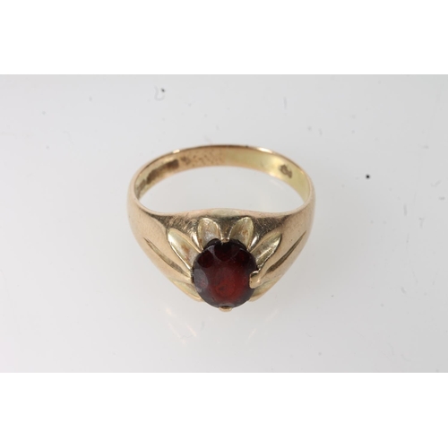 553 - 9ct gold faceted red stone set dress ring, 4.6g.