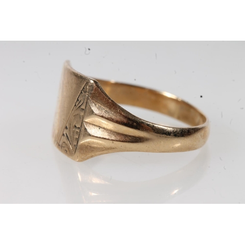 554 - 9ct yellow gold gents signet ring, 3.6g.