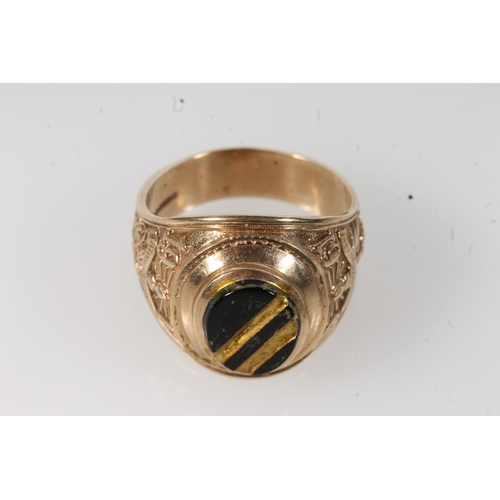 558 - 9ct gold gents ring set with central stone, 9.9g.