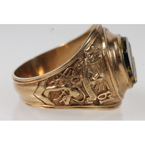 558 - 9ct gold gents ring set with central stone, 9.9g.