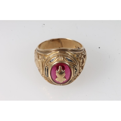 559 - Yellow metal gents ring set with decorated central pink stone, stamped 10K.