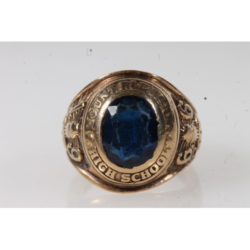 565 - Yellow metal mount pleasant high school ring, set with blue stone, stamped 10k.