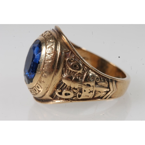 565 - Yellow metal mount pleasant high school ring, set with blue stone, stamped 10k.