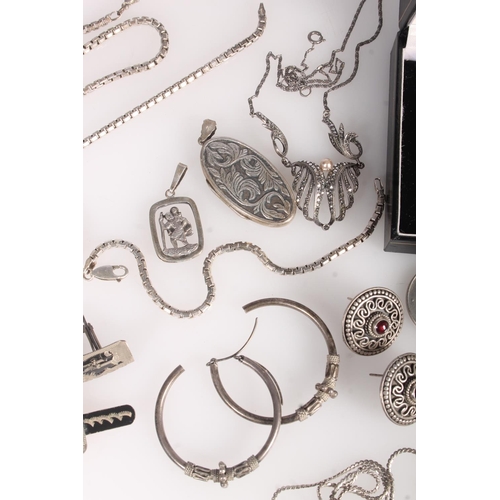 621 - Collection of silver and other jewellery, necklaces, pendants, earrings etc.