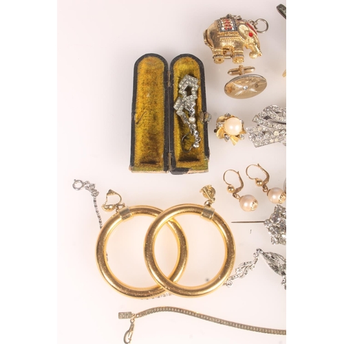 629 - Collection of costume jewellery, rings, brooches, bracelet etc.