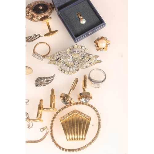 629 - Collection of costume jewellery, rings, brooches, bracelet etc.