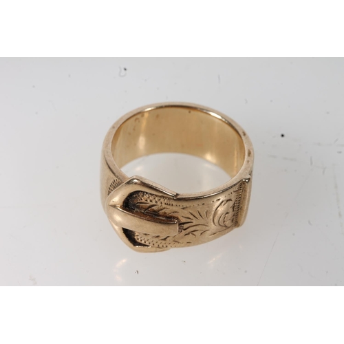 638 - 9ct gold ladies ring in the form of a belt, 6.5g.