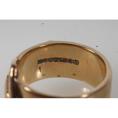 638 - 9ct gold ladies ring in the form of a belt, 6.5g.