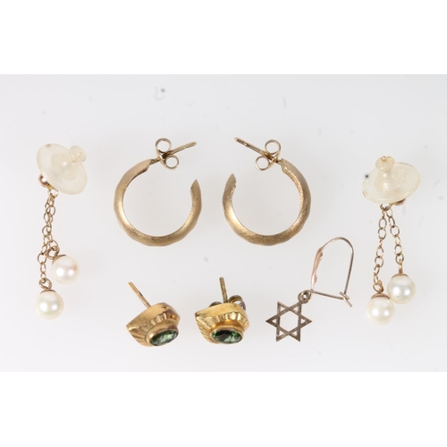 648 - Three pairs of yellow mental earrings and an individual earring. 