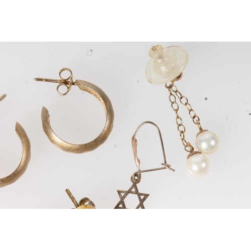 648 - Three pairs of yellow mental earrings and an individual earring. 