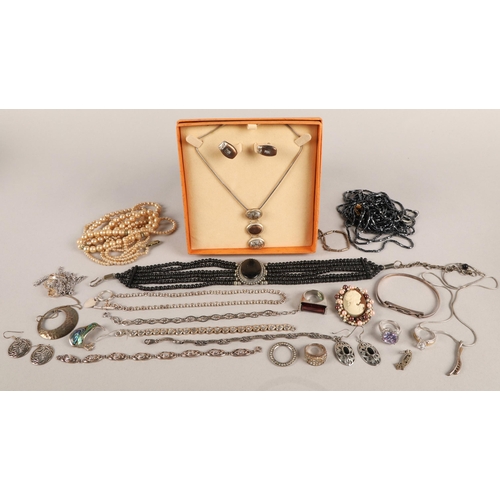 107 - Silver and costume jewellery to include rings, earrings, bracelets, etc.