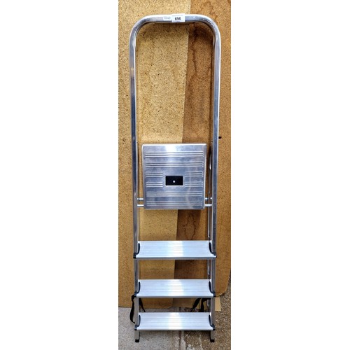 694 - Set of step ladders