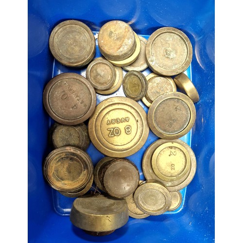 195 - Assorted brass weights