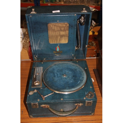 405 - Dulcetto wind up cased gramophone.