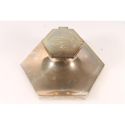 521 - Art Deco silver inkwell of capstan from and of good size, the lid with presentation inscription 'Pre... 